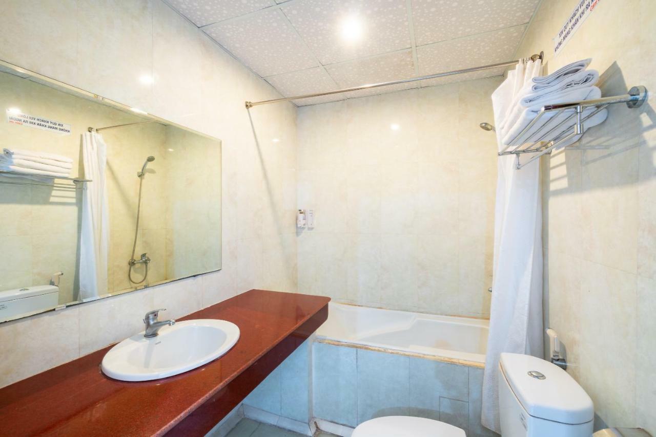 Oyo 375 Hoa Binh Hotel Da Nang Esterno foto
