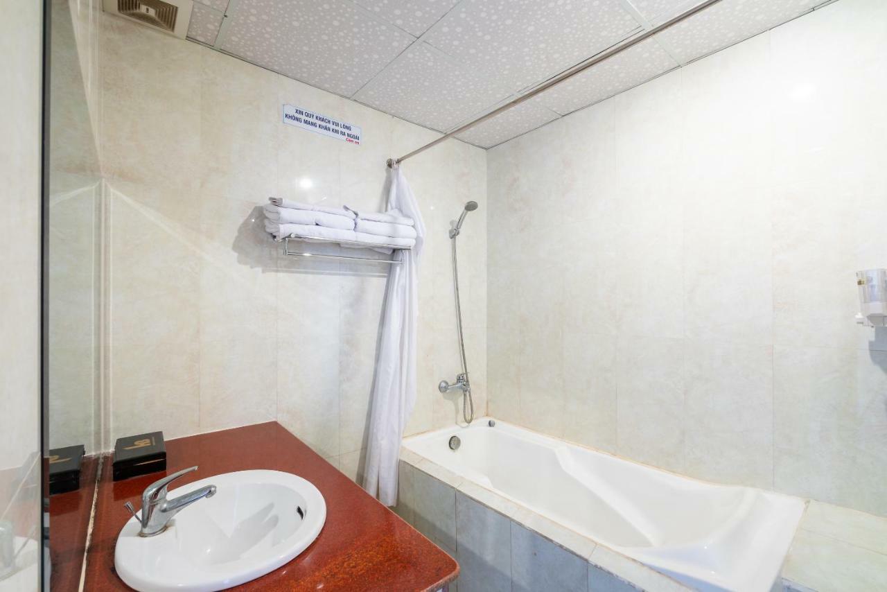 Oyo 375 Hoa Binh Hotel Da Nang Esterno foto